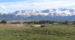 Вид на Северо-Чуйский хребет из села Курай
