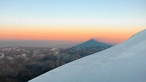 Утренняя тень от восточной вершины Эльбруса