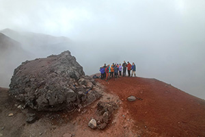 В 13:00 мы достигли вершины Авачинского вулкана. Авачинская Сопка