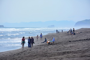 Халактырский пляж обрамляет Авачинский залив